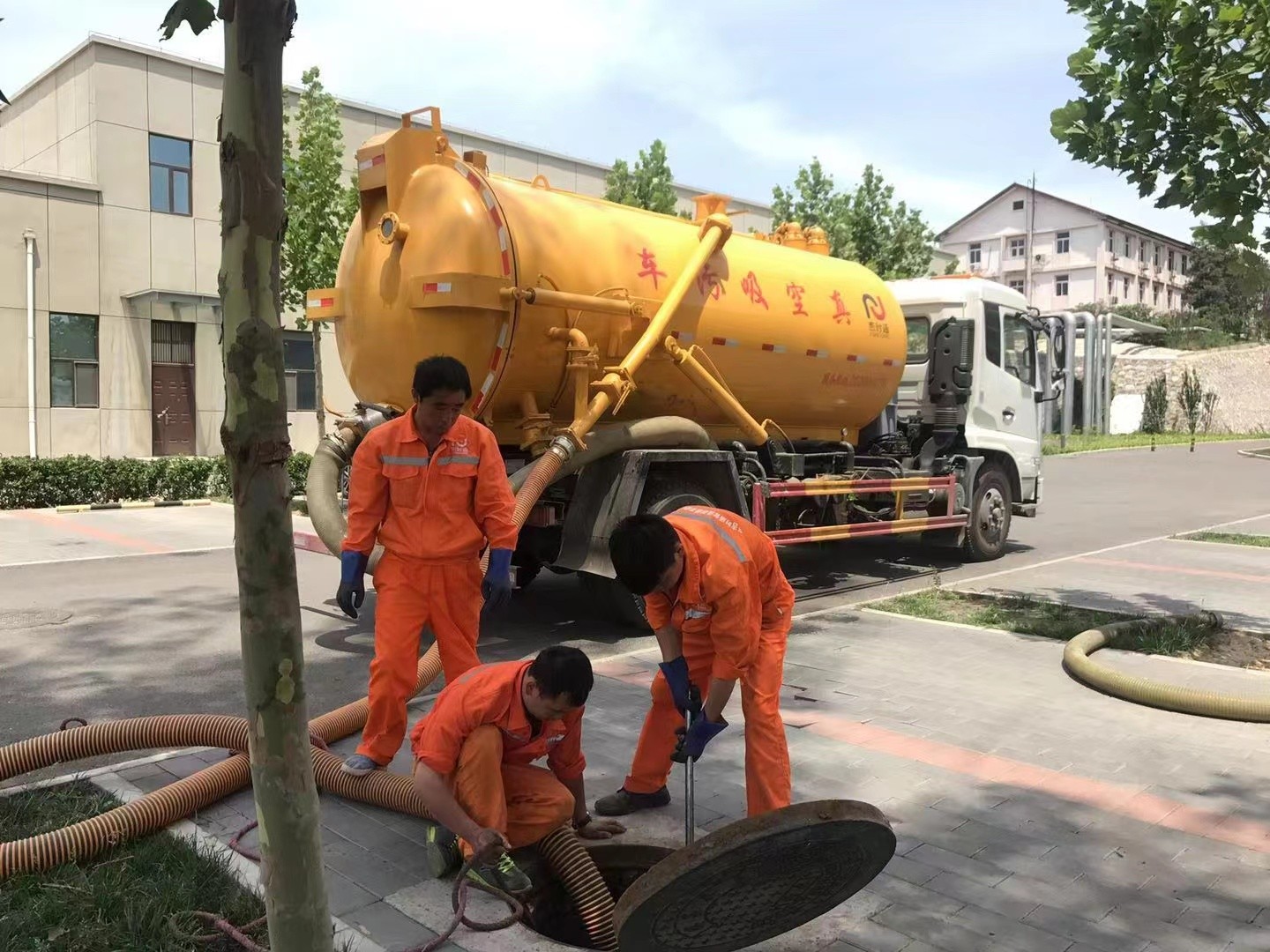 彭泽化粪池清理与5-8吨吸粪车施工效率分析